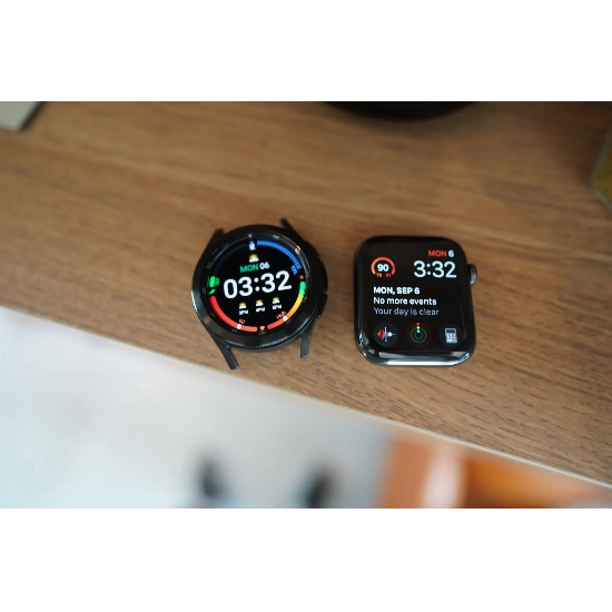 Apple Watch Series 6 против Samsung Galaxy Watch 4 Classic: Путь к будущему лежит на вашем запястье