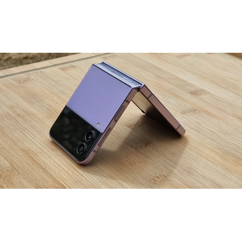 Складной Стиль: Погружение в Будущее с Samsung Galaxy Z Flip 4