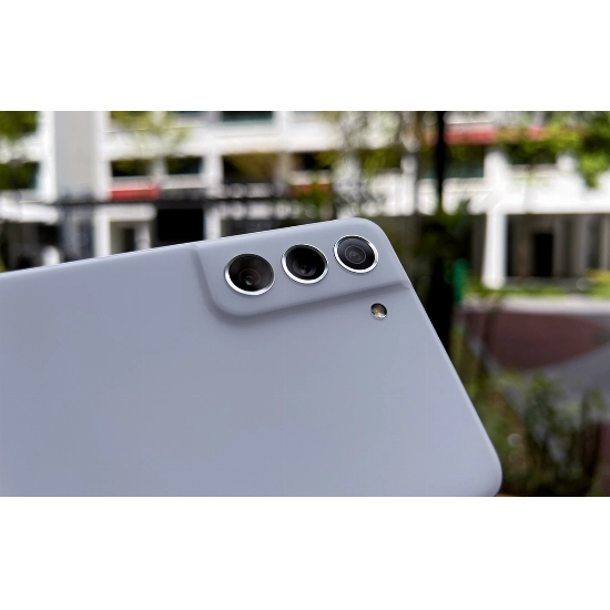 Samsung Galaxy S21 FE: Искусство Совершенства в Бюджетном Сегменте